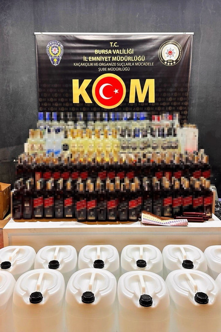 ARAMALARDA 370 ŞİŞE SAHTE ALKOLLÜ İÇKİ, 600 LİTRE ETİL ALKOL, 80 ADET DOLUMA HAZIR ALKOLLÜ İÇKİ...