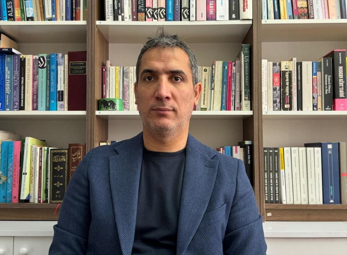 Araştırmacı yazar Muhammed Berdibek, Anadolu Ajansının (AA) "Dünden Bugüne Arabesk Müziği" isimli...