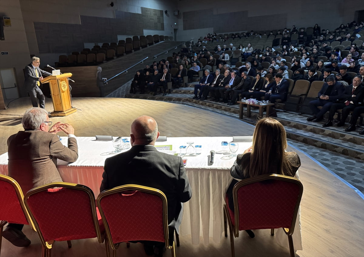 Ardahan Üniversitesi'nde "Geleneğin Yöresi Ardahan'da Tarım" konulu program gerçekleştirildi.