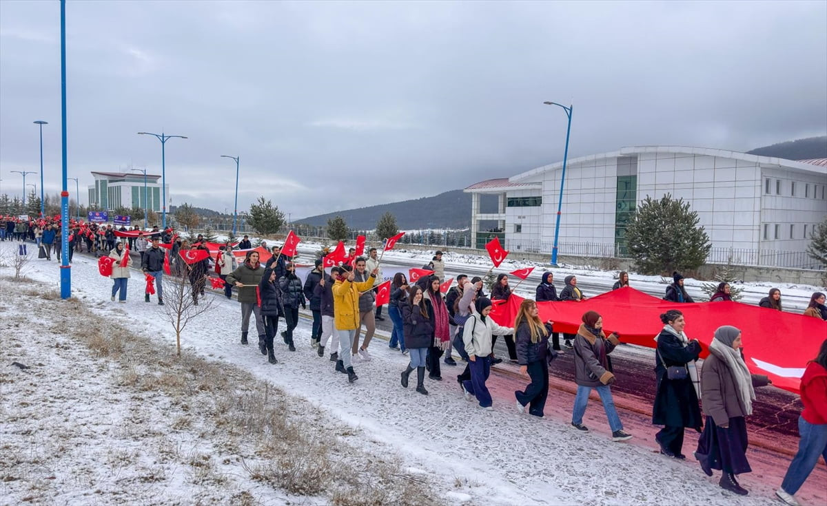 Ardahan Üniversitesince "Karlar Altında Yazılan Destan: Sarıkamış Şehitleri" adlı yürüyüş programı...