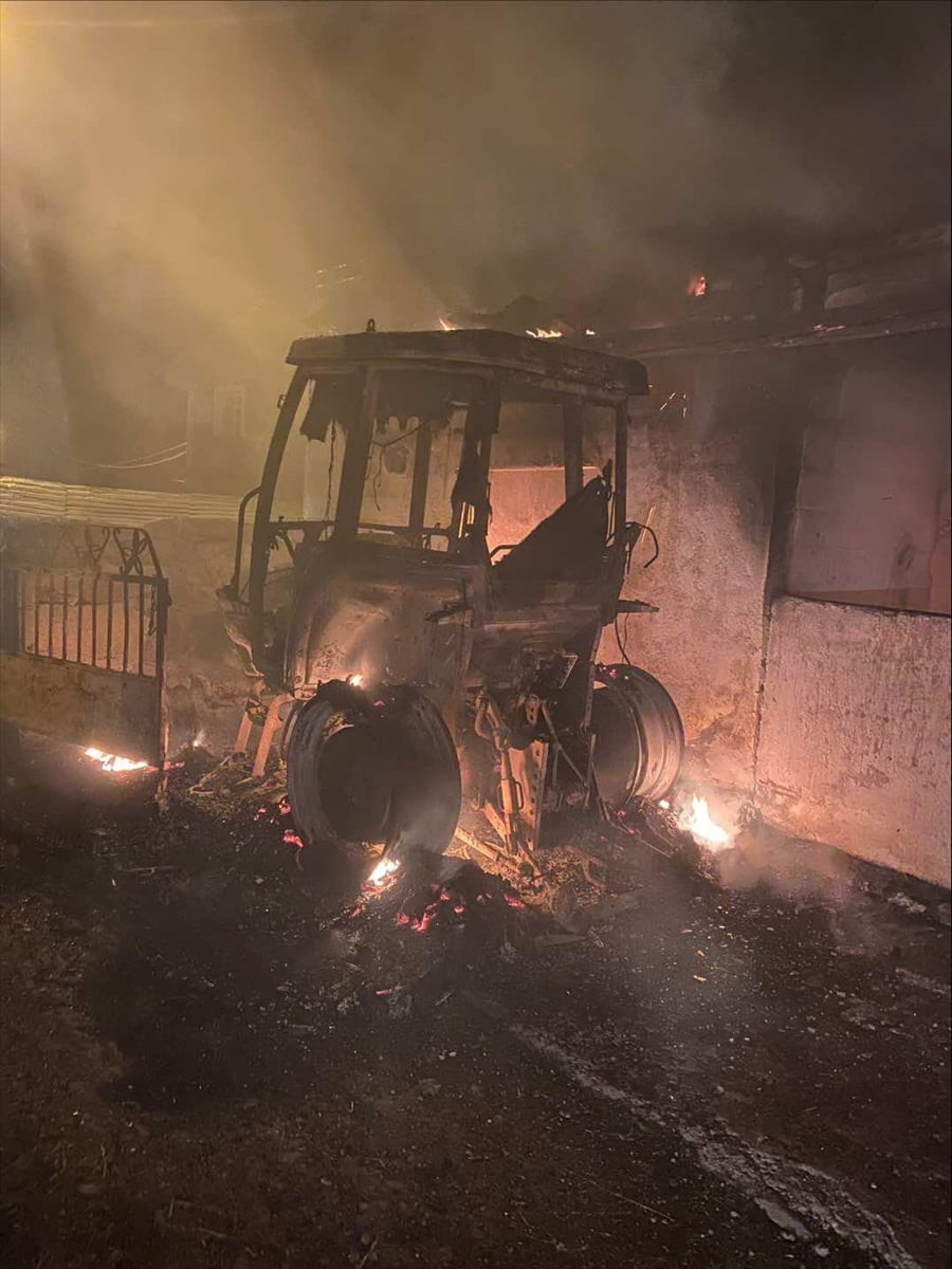 Ardahan'da ambarda çıkan yangında, 1 traktör, 2 bin ot balyası ile 10 ton tahıl yandı.