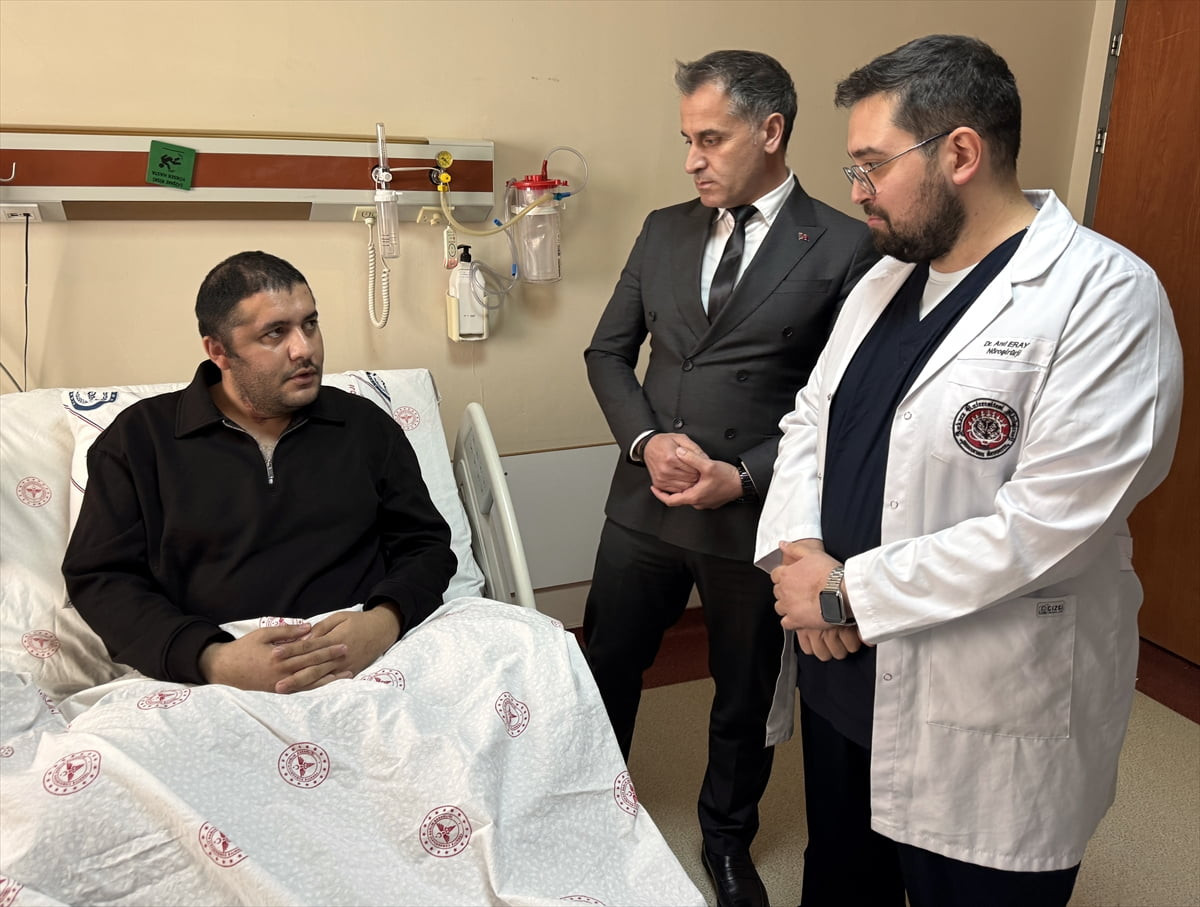 Ardahan'da beyninde ani ölüme neden olan damar yumağı tespit edilen 29 yaşındaki Emre Toptaş, sevk...