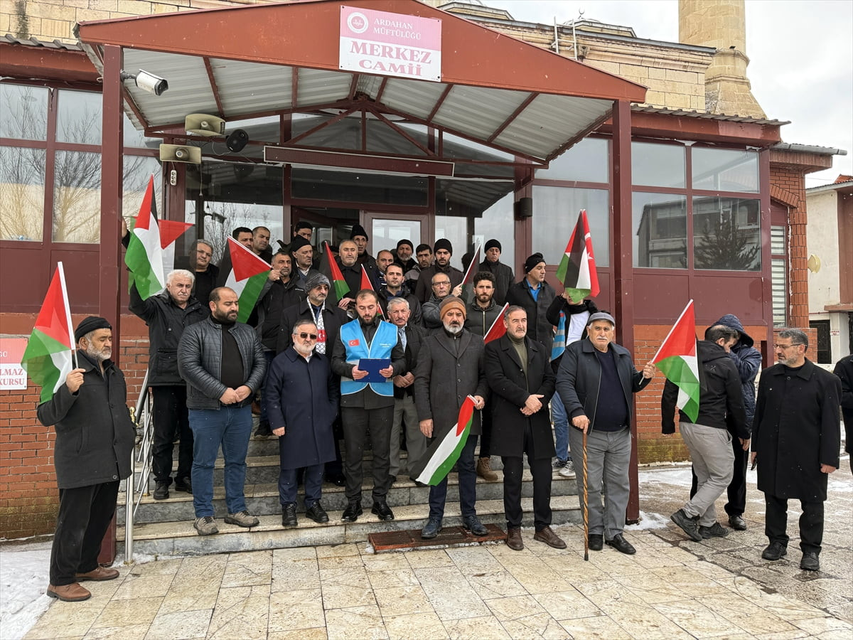 Ardahan'da çeşitli sivil toplum kuruluşları, İsrail'in Gazze'ye yönelik saldırıları ve...