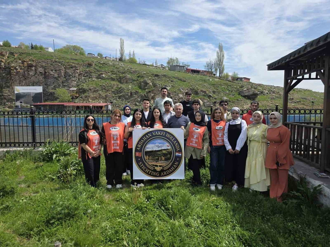 ARDAHAN'DA FİDANLAR TOPRAKLA BULUŞUYOR. (OLGUN YILDIZ/ARDAHAN-İHA)