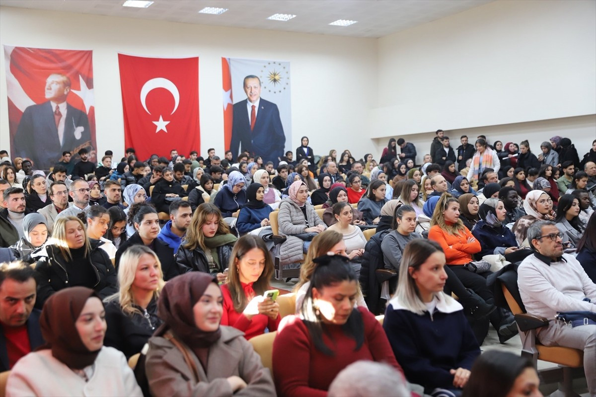 Ardahan'da Hazreti Mevlana'nın 752. vuslat yıl dönümü dolayısıyla "Mevlana'nın Evrensel Mesajı...