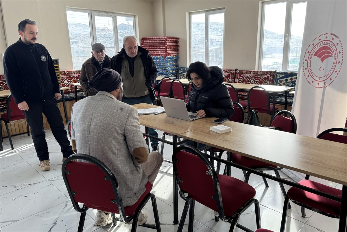 Ardahan'da İl Tarım ve Orman Müdürlüğü, yaşlı ve hasta çiftçilerin ayağına giderek tarım sayımı...