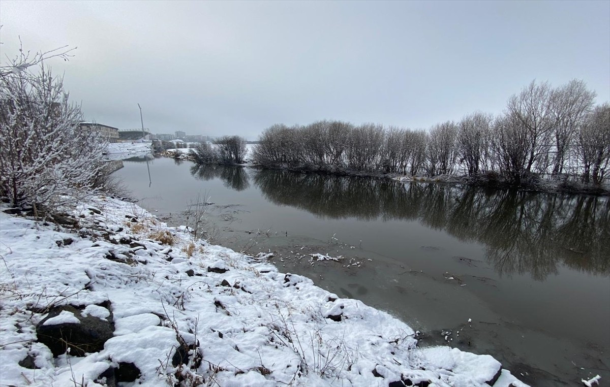 Ardahan'da kar yağışının ardından soğuk hava etkili oluyor. Termometrelerin gece sıfırın altında...