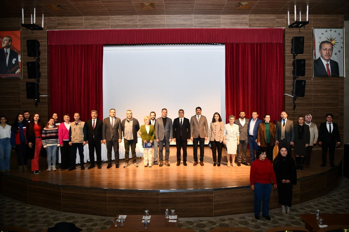 Ardahan'da "Doğu Anadolu'da Arkeolojik Kazılar, Kronolojik Süreçler ve Kültür Politikaları" konulu...