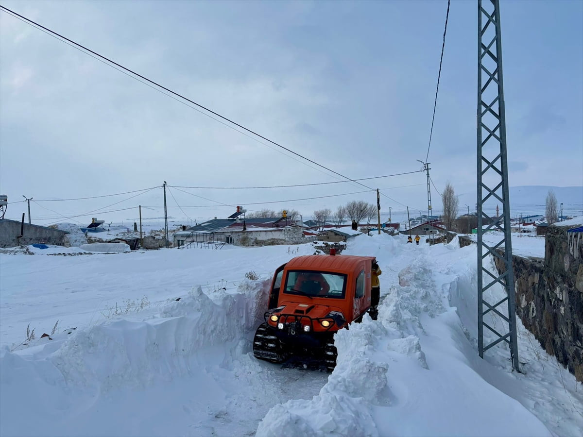 Ardahan'da sağlık ekipleri rahatsızlanan kişiye, AFAD'ın aracı sayesinde müdahale etti.