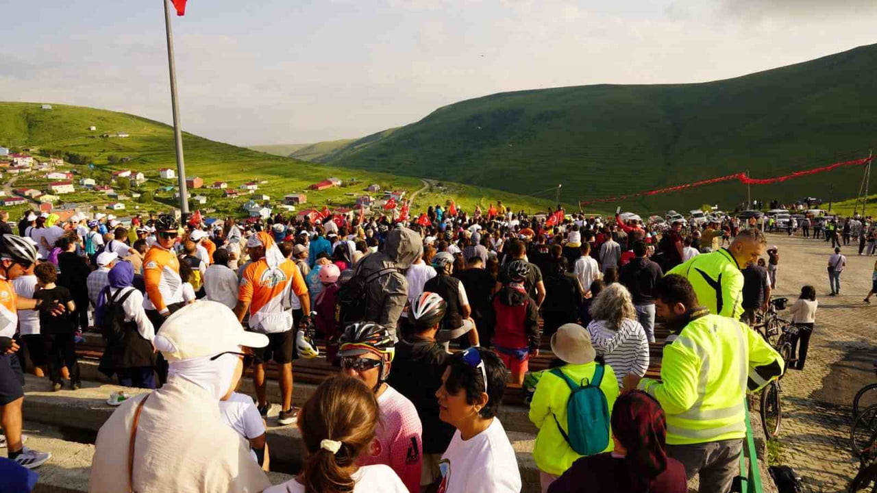 ARDAHAN'IN DAMAL İLÇESİNDE DÜZENLENEN GELENEKSEL ATATÜRK'ÜN İZİNDE VE GÖLGESİNDE DAMAL...