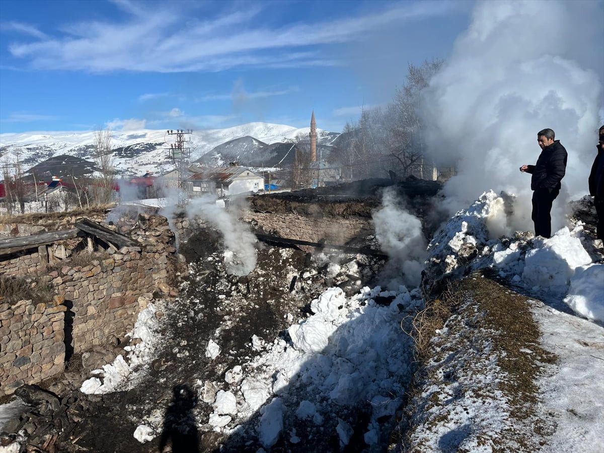 Ardahan'ın Posof ilçesinde tek katlı evde çıkan yangın, itfaiye ekiplerince söndürüldü.