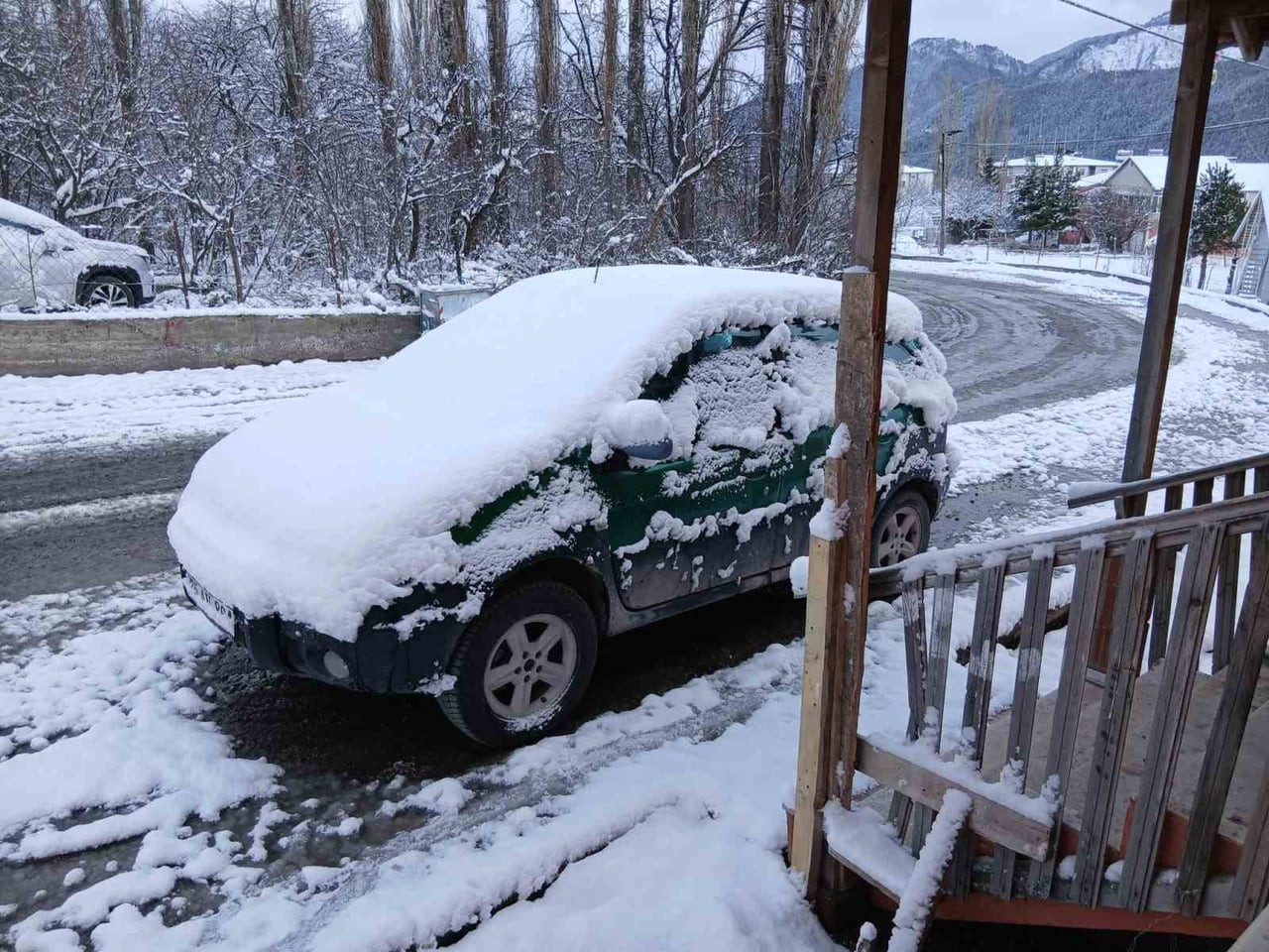 ARDAHAN’IN POSOF İLÇESİNDE ETKİLİ OLAN YOĞUN KAR YAĞIŞI HAYATI OLUMSUZ YÖNDE ETKİLEDİ.