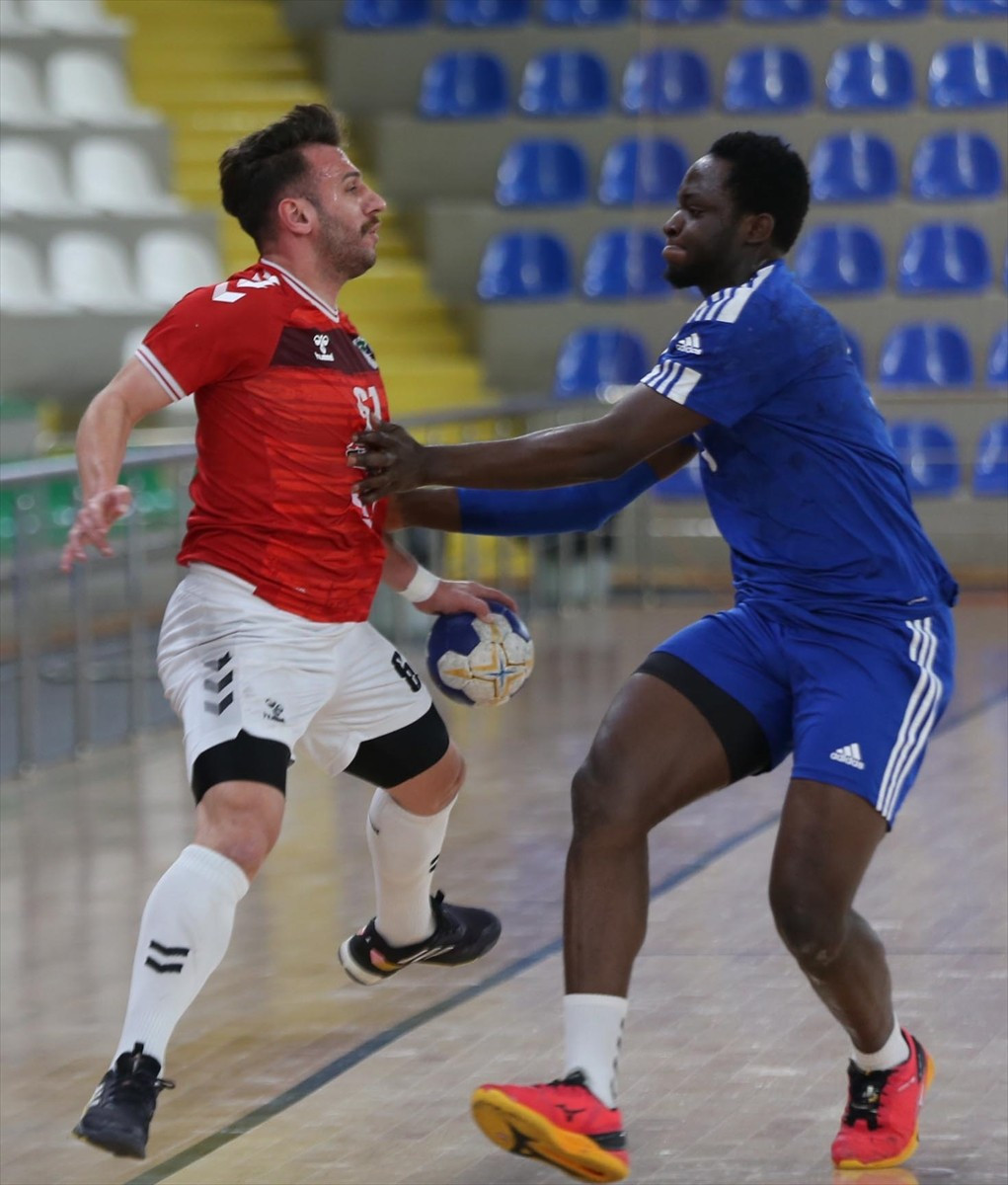 Ardventure Erkekler Hentbol Süper Lig' 14. haftasında Güneysuspor ile Depsaş Enerji, Yenişehir...