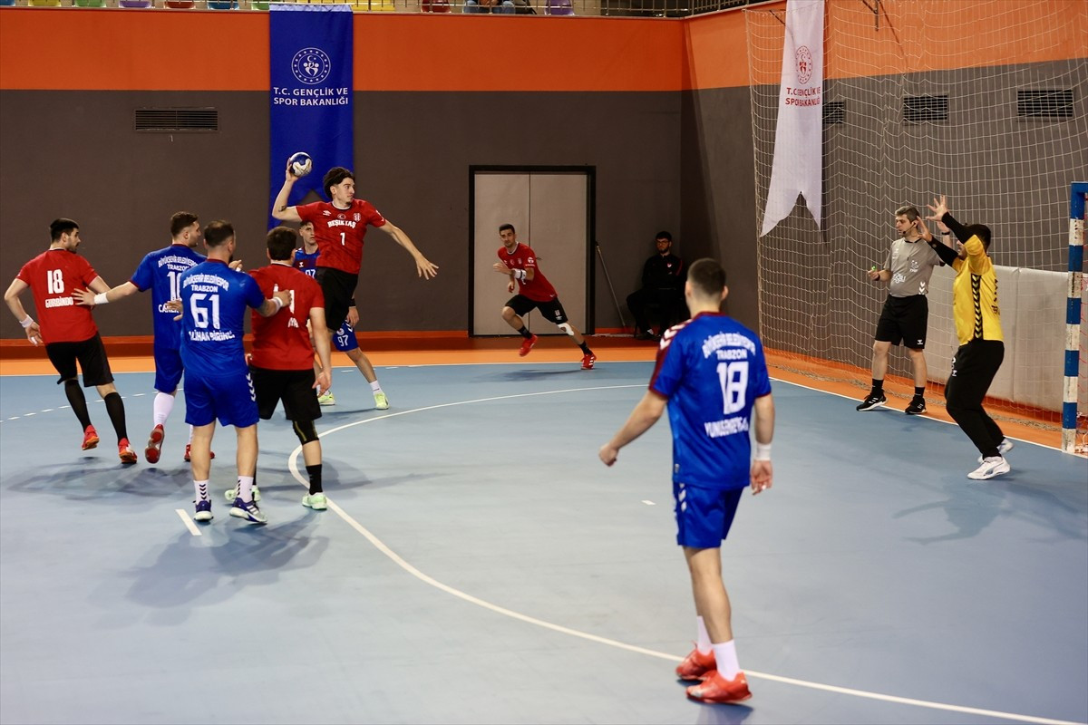 Ardventure Erkekler Hentbol Süper Lig'in 17. haftasında Beşiktaş, deplasmanda Trabzon Büyükşehir...