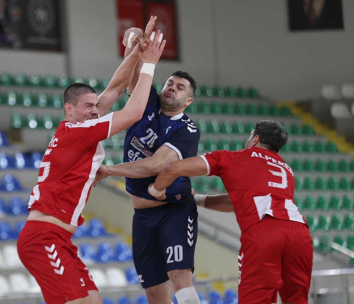 Ardventure Erkekler Hentbol Süper Lig'in 22. haftasında, Güneysuspor ile Spor Toto, Yenişehir Spor...