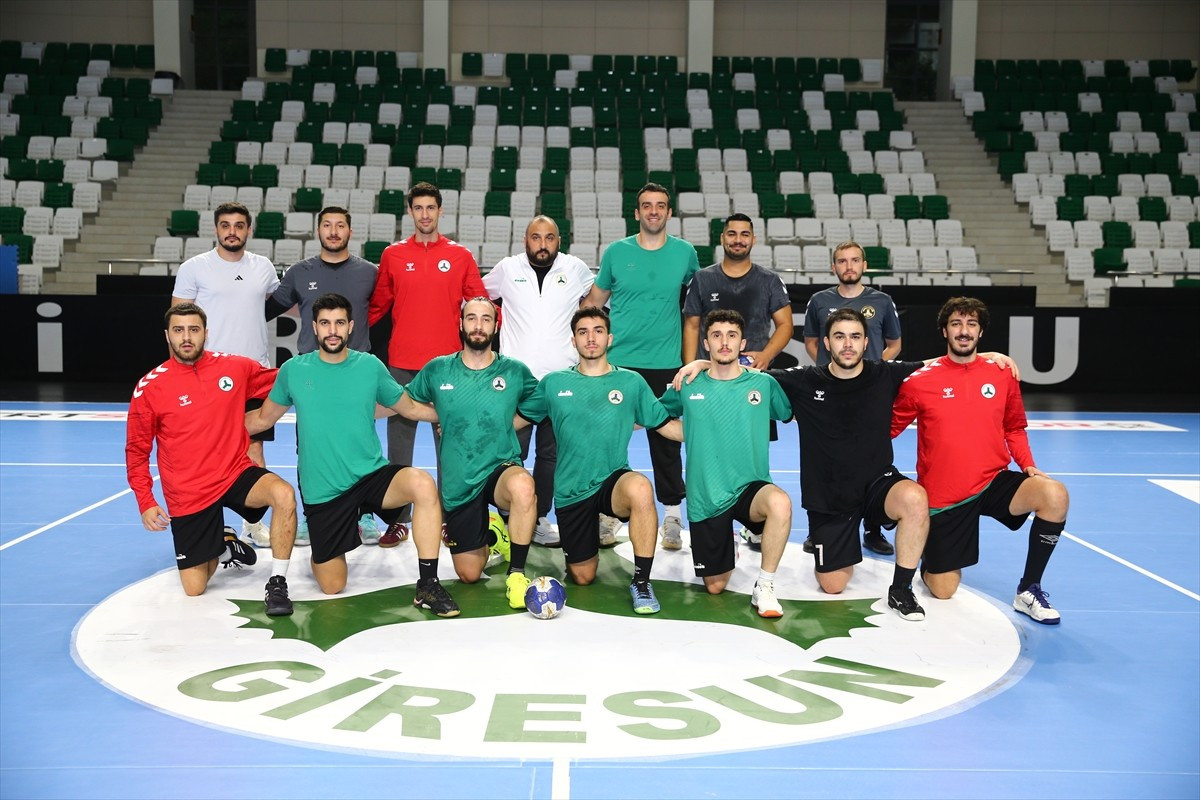Ardventure Hentbol Erkekler Süper Ligi'nde ilk kez bu sezon mücadele eden Giresunspor, sezonu ilk...