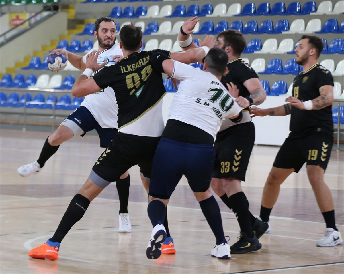 Ardventure Hentbol Erkekler Süper Ligi'nin 19. haftasında Rize Belediyespor ile Güneysuspor...