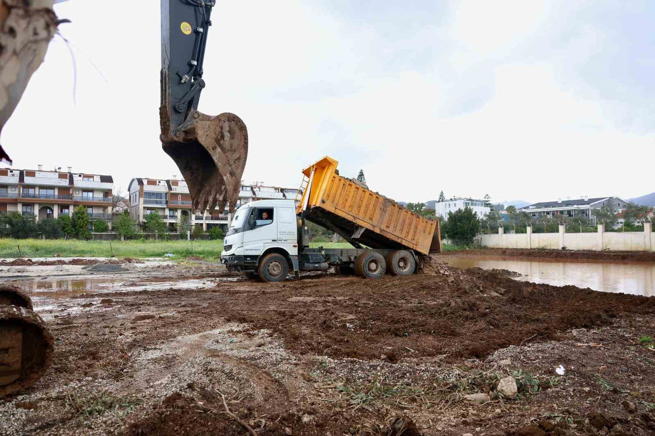 ARMARİS BELEDİYESİ, SİTELER MAHALLESİ’NDE BAŞLATTIĞI PROJEYLE SEMT SPOR SAHASI, AÇIK HAVA ETKİNLİK...