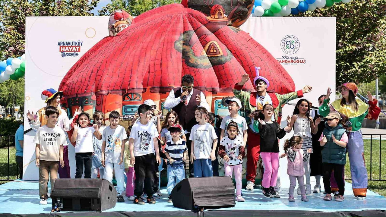 ARNAVUTKÖY BELEDİYESİ, ANNELER GÜNÜ DOLAYISIYLA İLÇENİN DÖRT BİR YANINDA DÜZENLEDİĞİ ETKİNLİKLERLE...