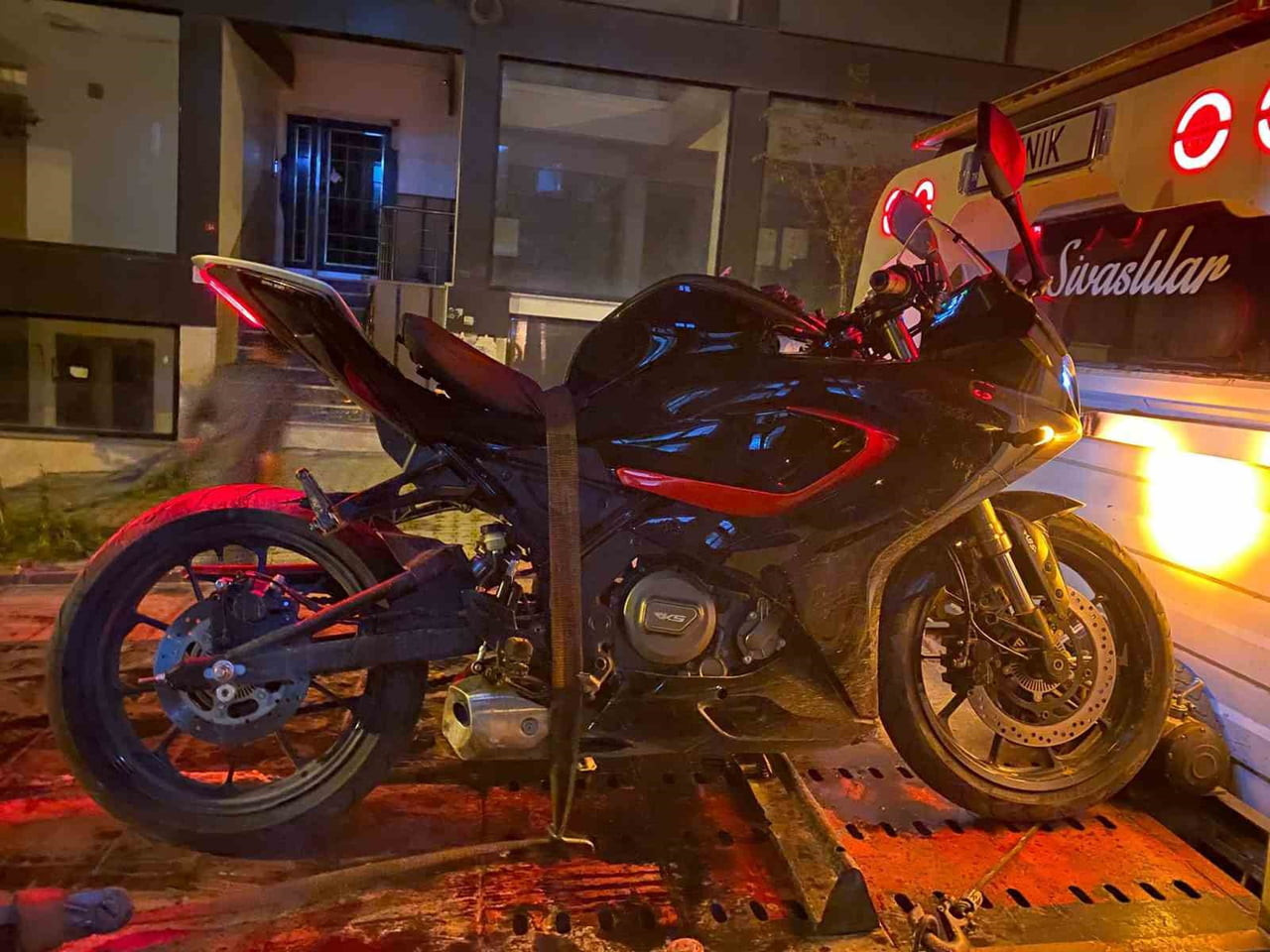 ARNAVUTKÖY’DE YUNUS POLİSLERİNDEN DİKKAT ÇEKEN OPERASYON: ANAHTARDAN ÇALINTI MOTOSİKLET...