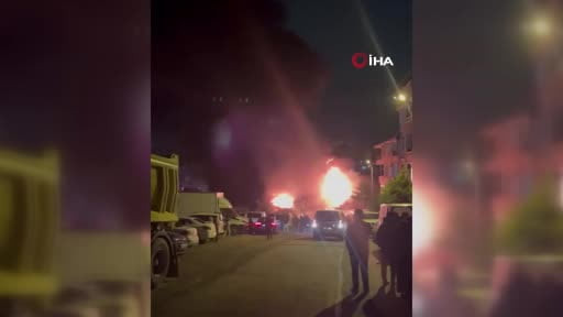 Arnavutköy’deki fabrika yangınına çok sayıda ekip sevk edildi