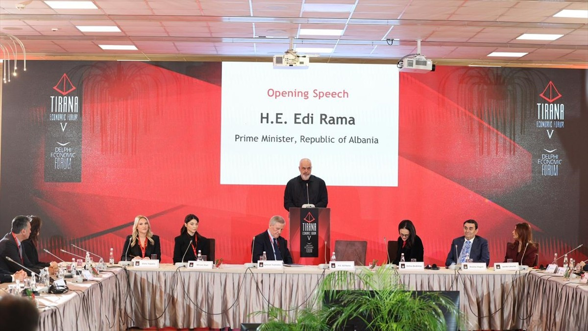 Arnavutluk Başbakanı Edi Rama, Başkent Tiran'da düzenlenen 5. Tiran Ekonomik Forumu'nun açılış...