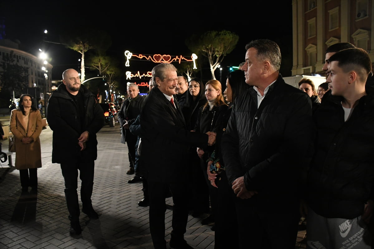 Arnavutluk'ta birkaç aydır süren ve ana muhalefet partisi Demokratik Parti (PD) tarafından...