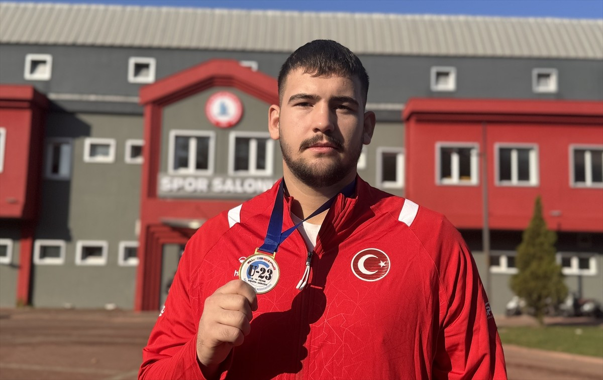 Arnavutluk'ta düzenlenen 23 Yaş Altı Balkan Judo Şampiyonası'nda altın madalya kazanan milli...