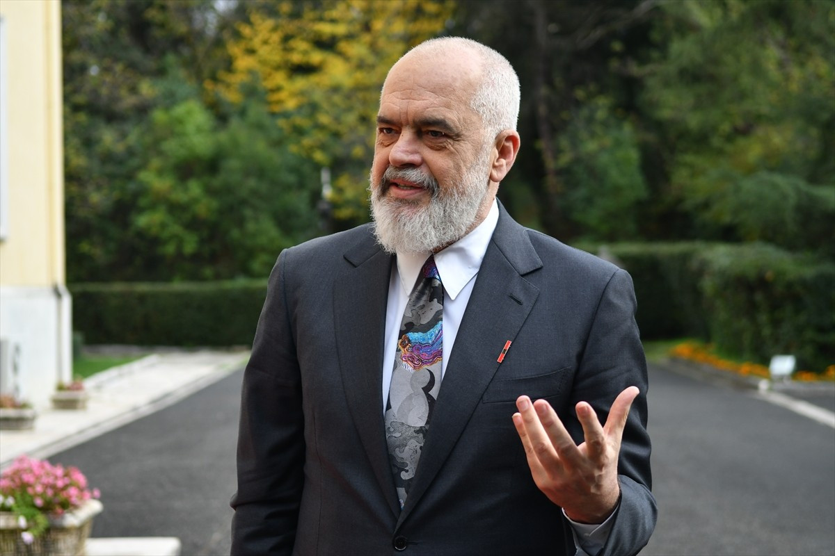 Arnavutluk'un başkenti Tiran'da, "AB'ye Doğru Yolumuz" konulu, AB Büyüme Planı Zirvesi düzenlendi....