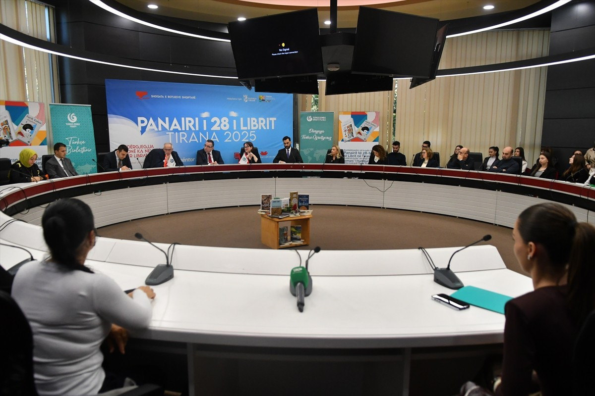 Arnavutluk'un başkenti Tiran'da "Arnavutça'da Türk Edebiyatı ve Tarık Tufan'ın 'Kaybolan' romanı"...