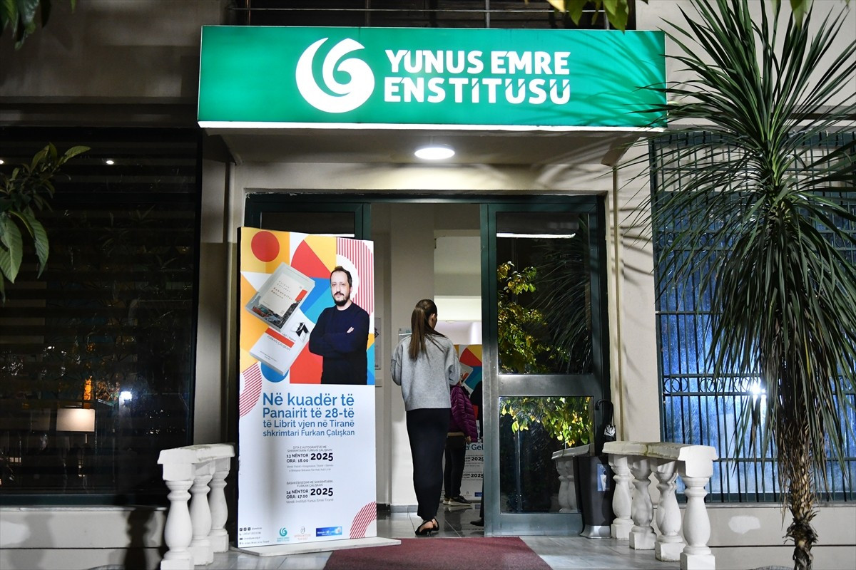 Arnavutluk'un başkenti Tiran'da Türk yazar Furkan Çalışkan ile söyleşi programı düzenlendi. Tiran...