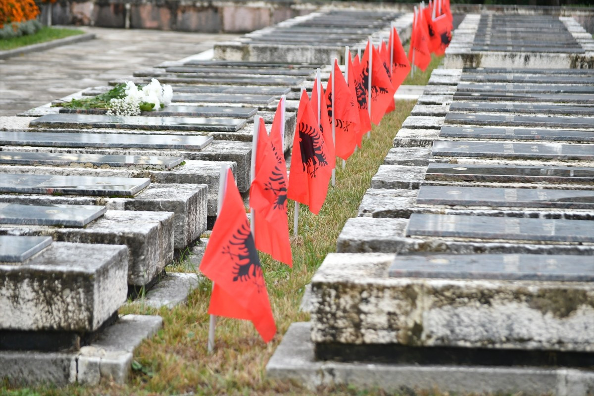Arnavutluk'un faşizmden kurtuluşunun 81. yıl dönümü kapsamında ülke genelinde çeşitli etkinlikler...