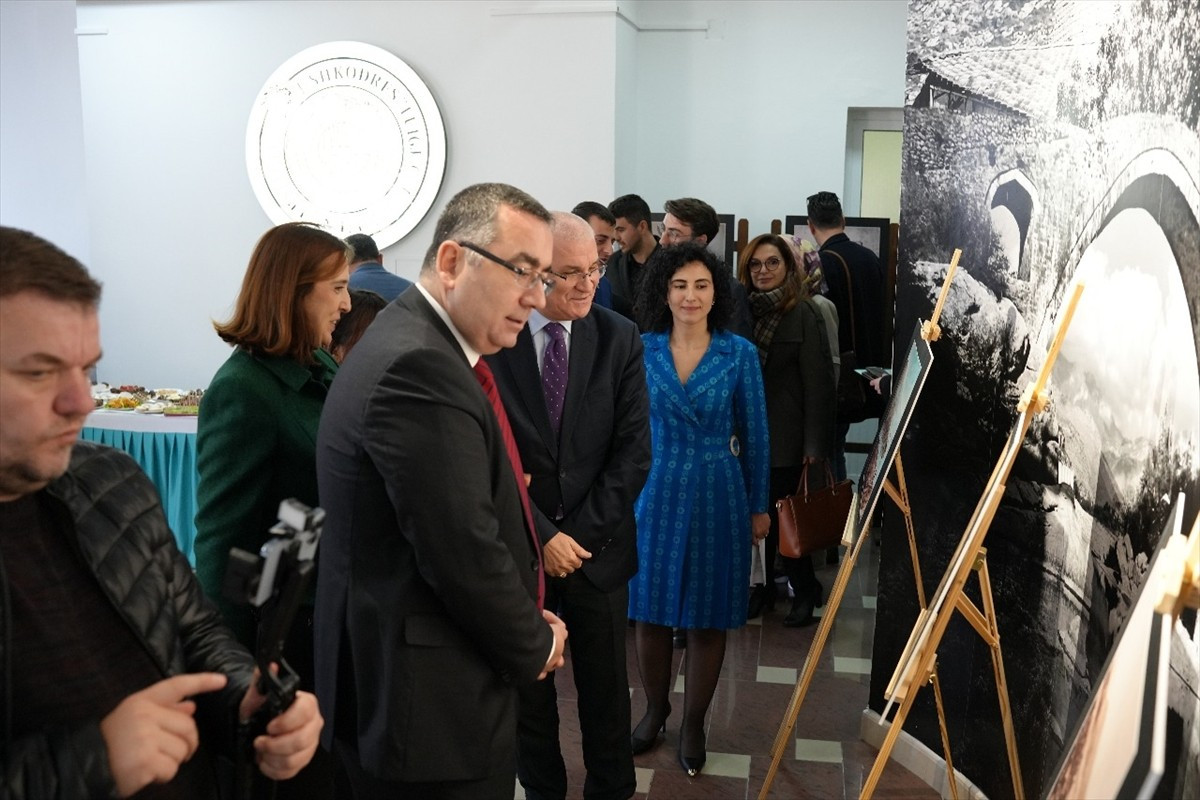 Arnavutluk'un kuzeyindeki İşkodra kentinde "Yıldız Sarayı fotoğraf koleksiyonu ve koleksiyondaki...