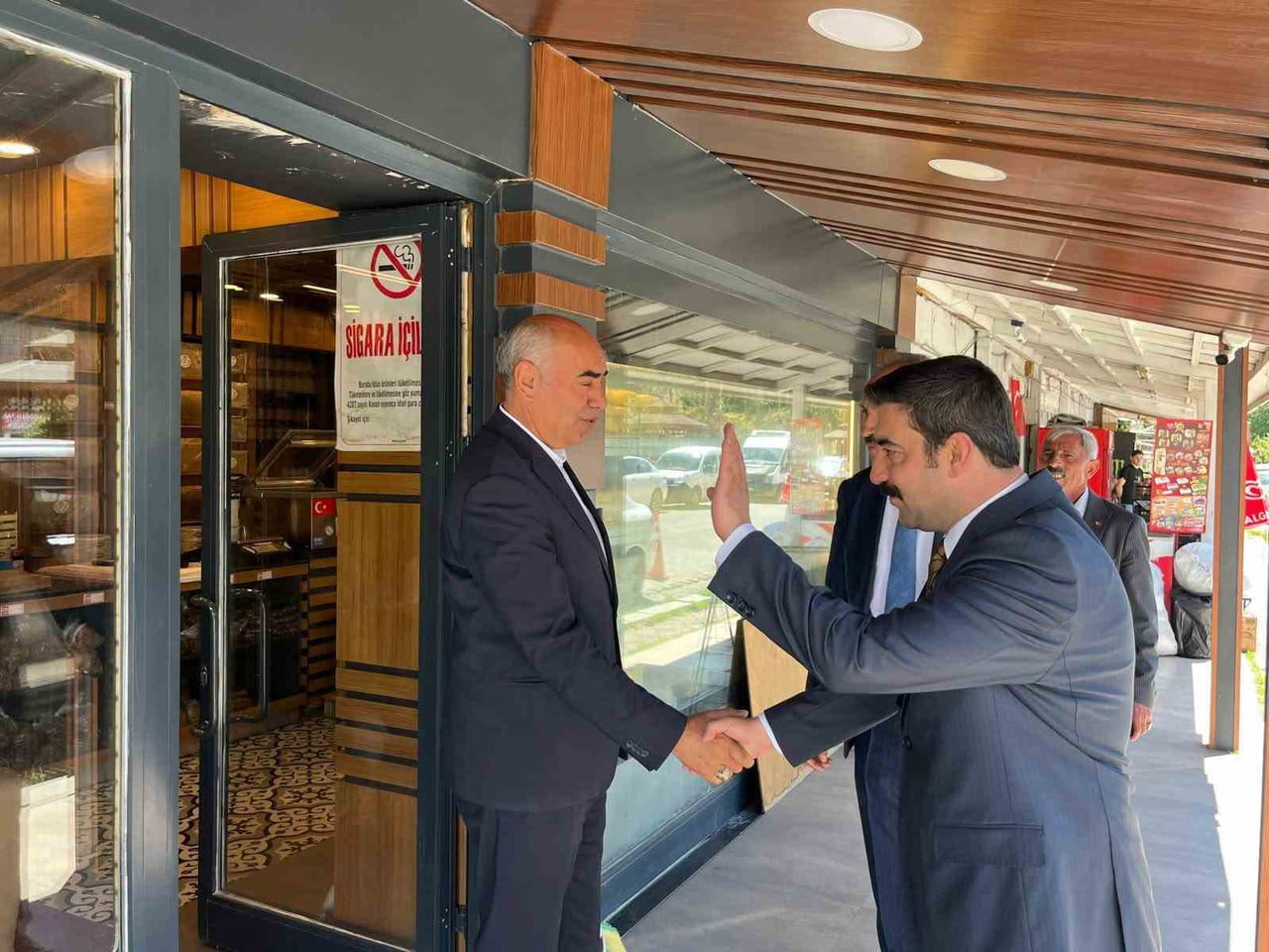 ARPAÇAY KAYMAKAMI MUHAMMED BURAK AKKÖZ VATANDAŞLARLA VEDALAŞTI(KARS-İHA)