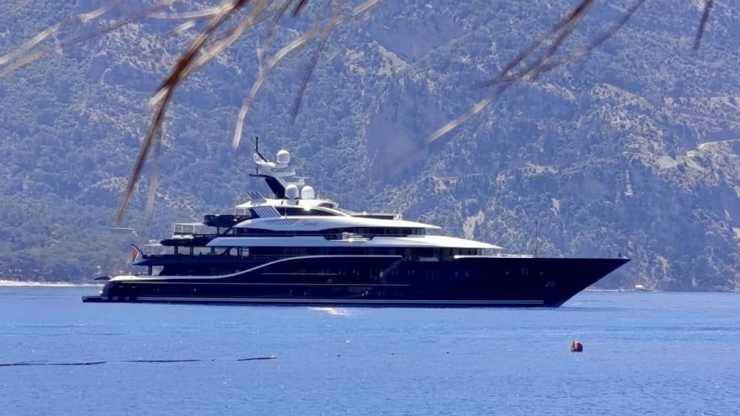 (ARŞİV) 150 MİLYON DOLARLIK YÜZEN SARAY BODRUM KOYLARINDA GÖRÜLDÜ