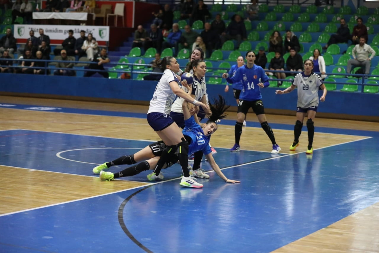 (ARŞİV FOTO) - ARMADA PRAXİS YALIKAVAK SPOR KULÜBÜ, İSTANBUL’DA OYNANAN KARŞILAŞMADA ÜSKÜDAR...