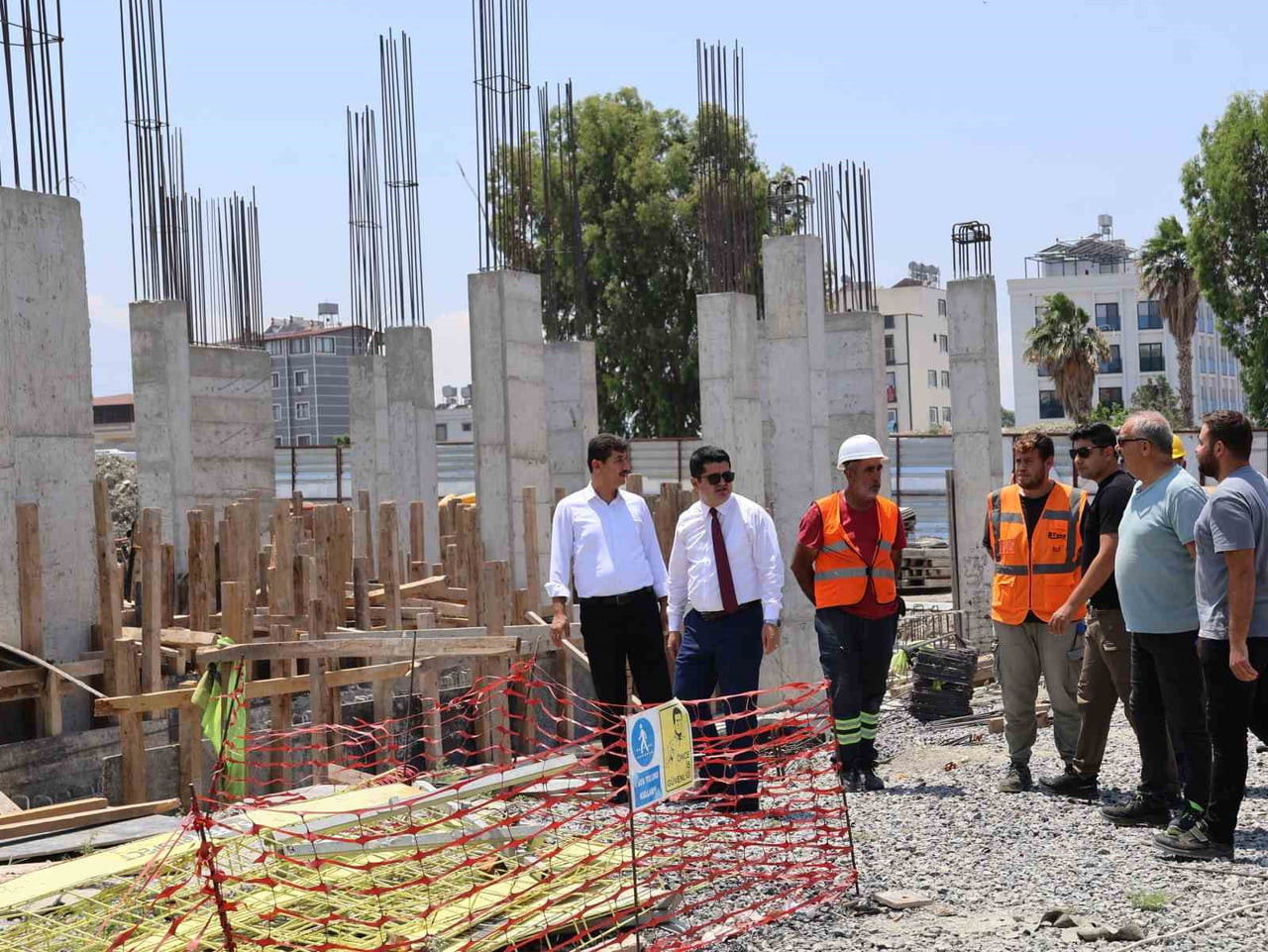 ARSUZ KAYMAKAMI FATİH EROĞLU, ÇETİLLİK VE GÖZCÜLER MAHALLELERİNDE YAPIMI SÜREN 4 DERSLİKLİ...