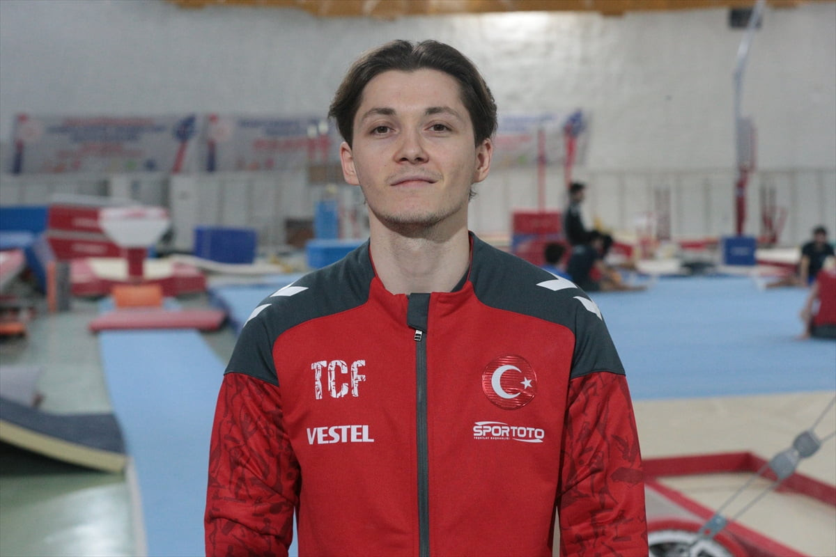 Artistik Cimnastik Erkek Milli Takımı sporcuları Ahmet Burak Ekici ile Sercan Demir (fotoğrafta)...