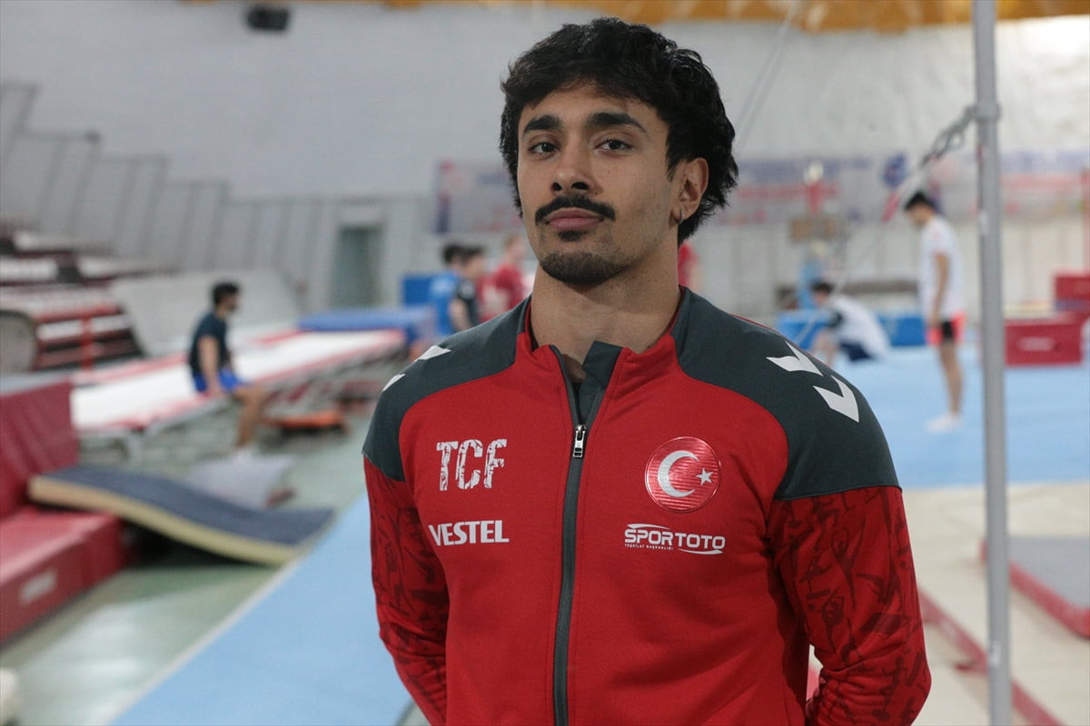 Artistik Cimnastik Erkek Milli Takımı sporcuları Hasan Bulut (fotoğrafta) ve Mehmet Ayberk Koşak...