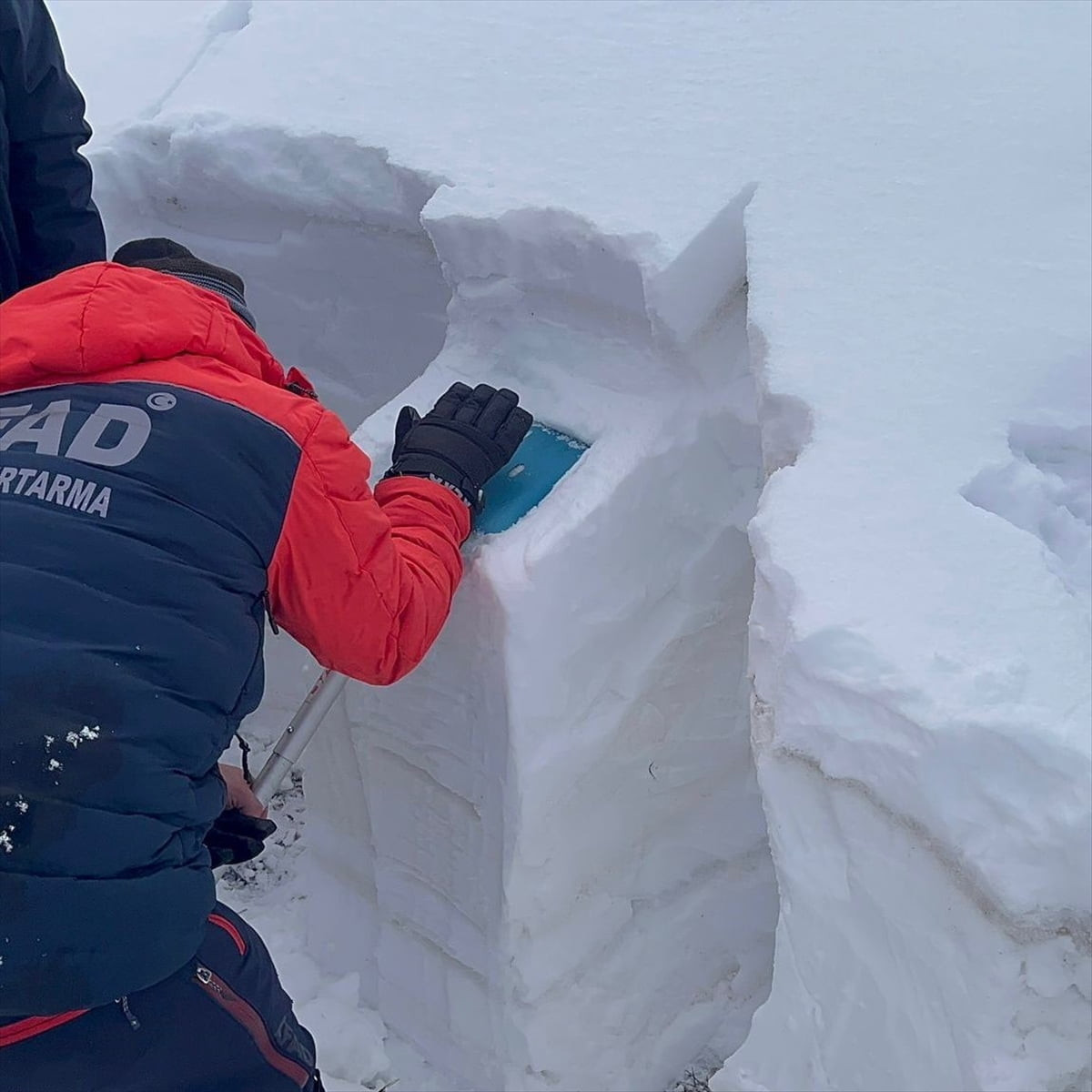 Artvin Valiliği, Ardanuç ilçesinde 31 Aralık 2025'te meydana gelen çığ olayına ilişkin, bölgede...