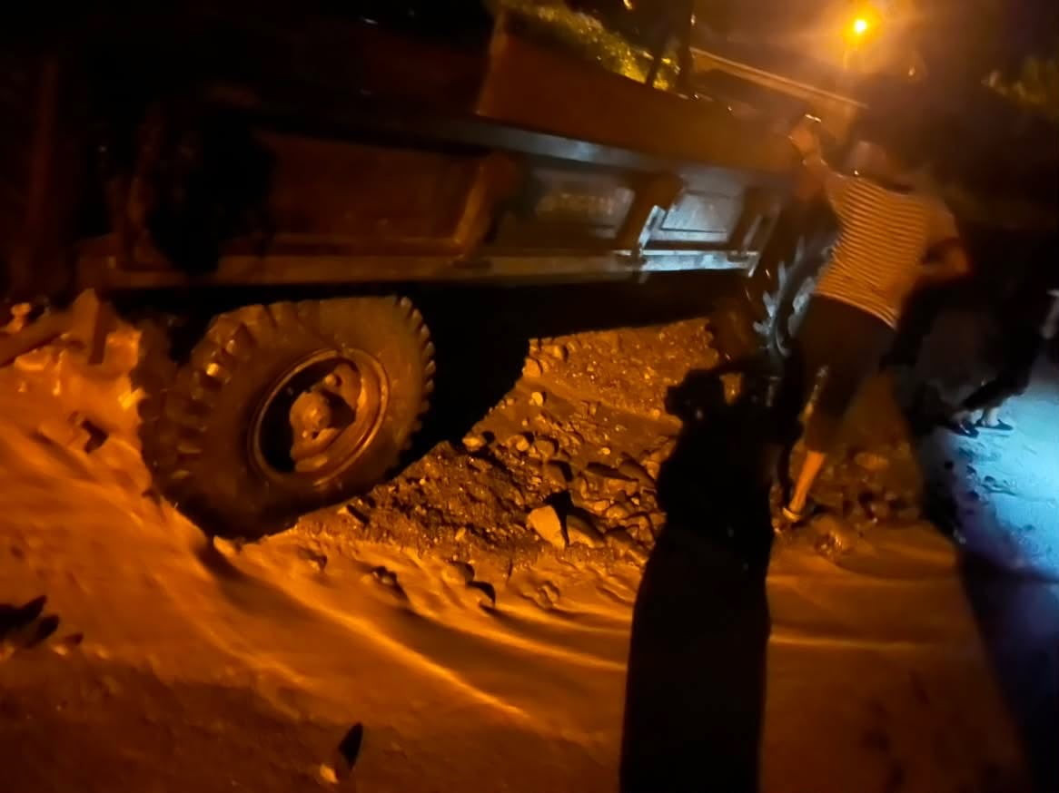 ARTVİN'DE GECE SAATLERİNDE ETKİLİ OLAN SAĞANAK YAĞIŞ, ARDANUÇ İLÇESİN DA TAŞKINLARA NEDEN OLDU....