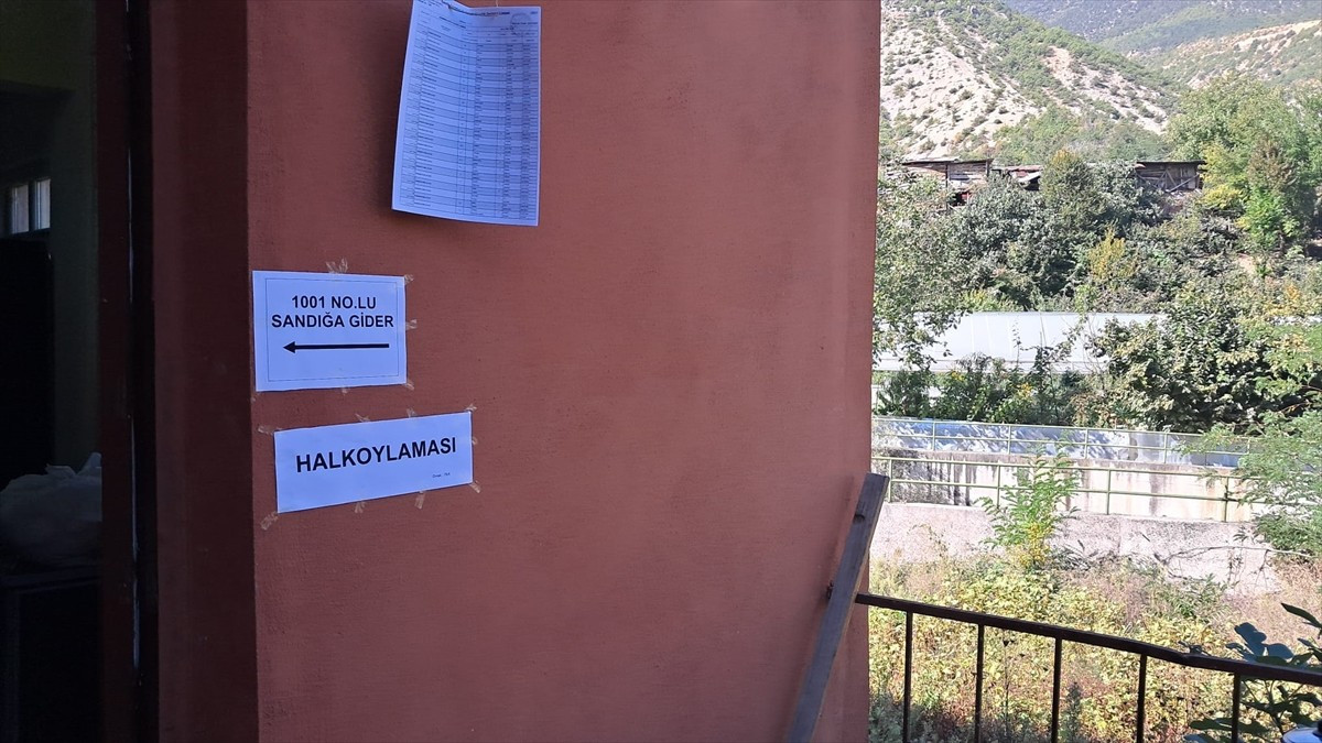 Artvin'in Ardanuç ilçesine bağlı Ekşinar Köyü'nde, köyün Ardanuç Belediyesi sınırlarına dahil...