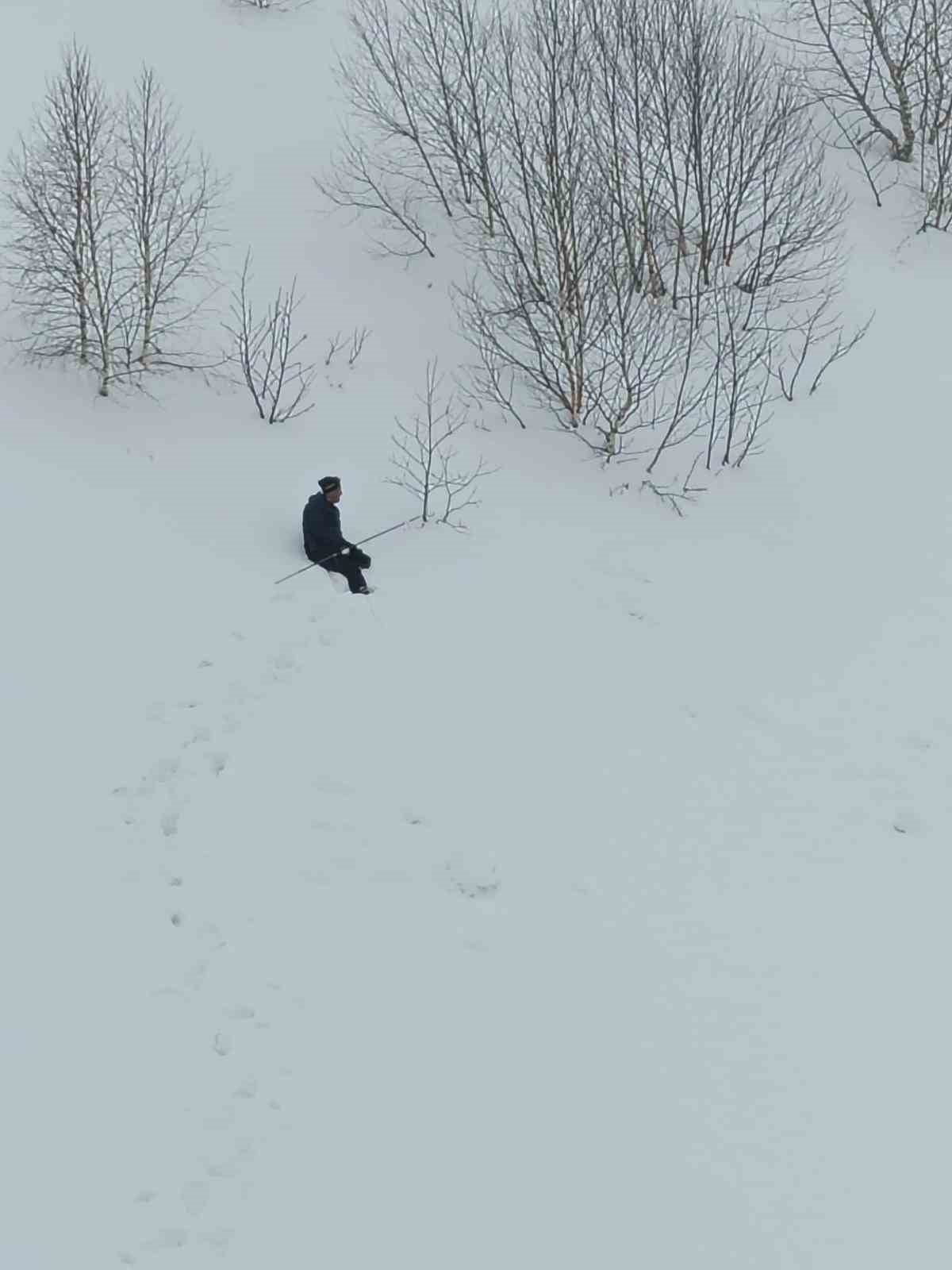 ARTVİN’DE 4 KİŞİLİK ÇIĞ UZMANI VE 7 KİŞİLİK ARAMA KURTARMA EKİPLERİNİN YAPTIĞI İNCELEMELERE...