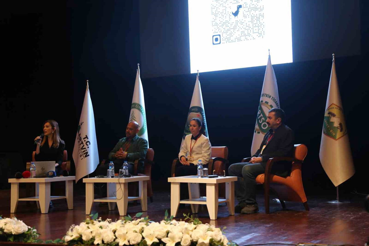 ARTVİN’DE DÜZENLENEN BAL ÇALIŞTAYI’NDA, ARICILIĞIN GELİŞTİRİLMESİ VE ARTVİN BALININ MARKALAŞMASI...