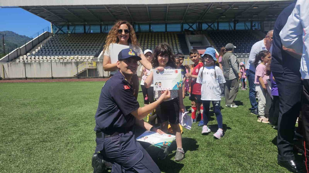 ARTVİN’İN ARHAVİ İLÇESİNDE DÜZENLENEN 14. GRASSROOTS HERKES İÇİN FUTBOL ŞENLİĞİ’NDE YAKLAŞIK 200...
