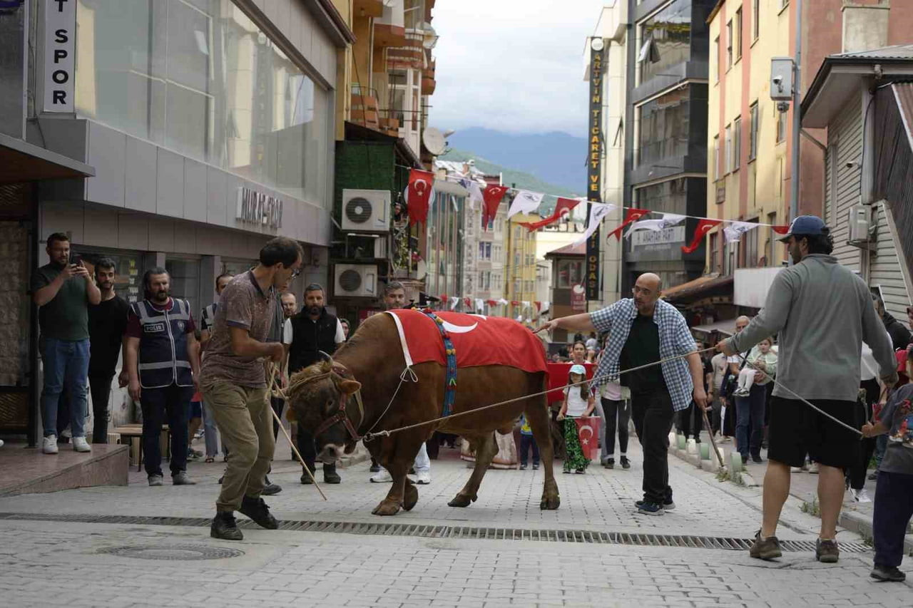 ARTVİN’İN SİMGELERİNDEN BİRİ HALİNE GELEN KAFKASÖR KÜLTÜR, TURİZM VE SANAT FESTİVALİ’NİN...