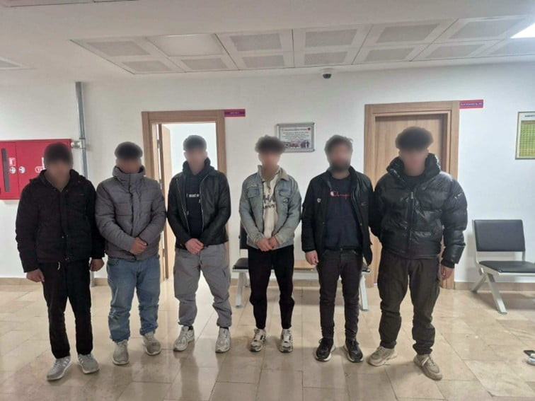 ARTVİN’İN YUSUFELİ İLÇESİNDE JANDARMA EKİPLERİNCE DURDURULAN BİR OTOMOBİLİN BAGAJINDA 6 DÜZENSİZ...