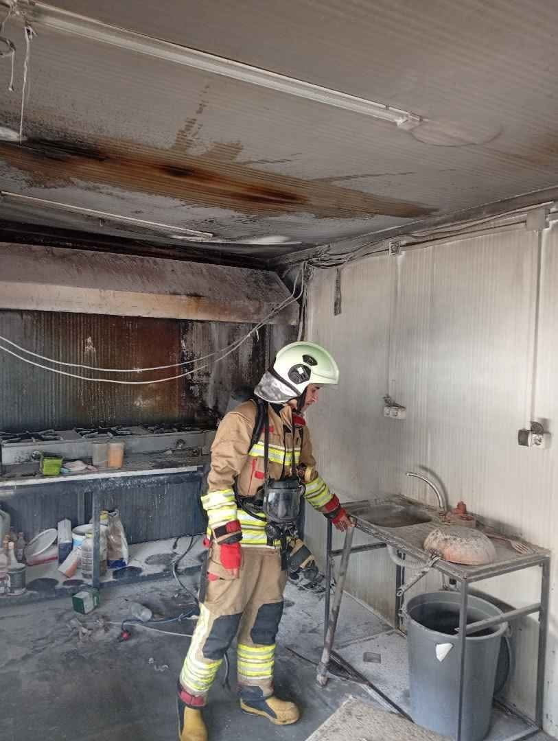 ASA DEFNE'DE İŞ YERİ ALEVLERE TESLİM OLDU (FOTOĞRAFLI) CEMAL KILINÇ HATAY (İHA) - HATAY’DA...