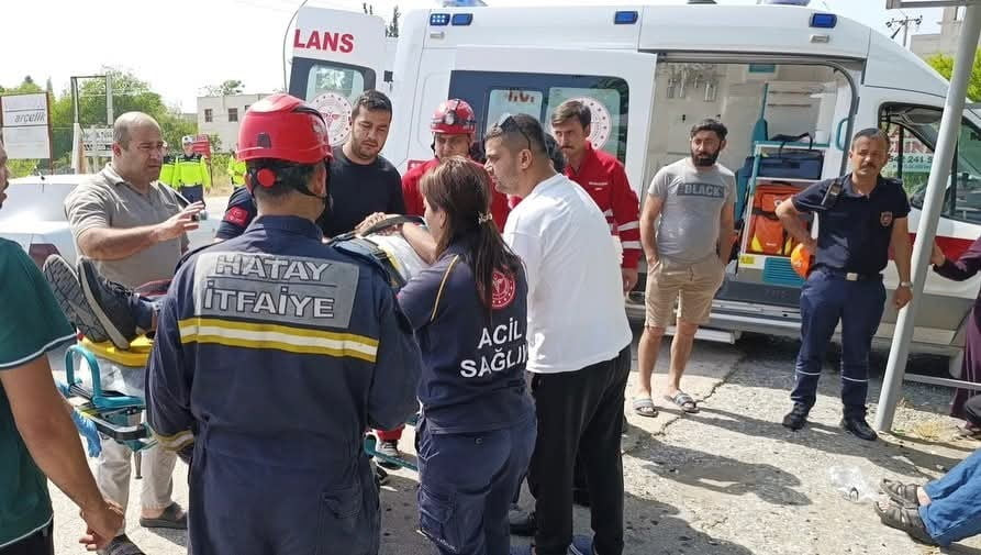 ASA DÖRTYOL'DA TRAFİK KAZASI: 2 YARALI (FOTOĞRAFLI) CEMAL KILINÇ HATAY (İHA) - HATAY’IN DÖRTYOL...