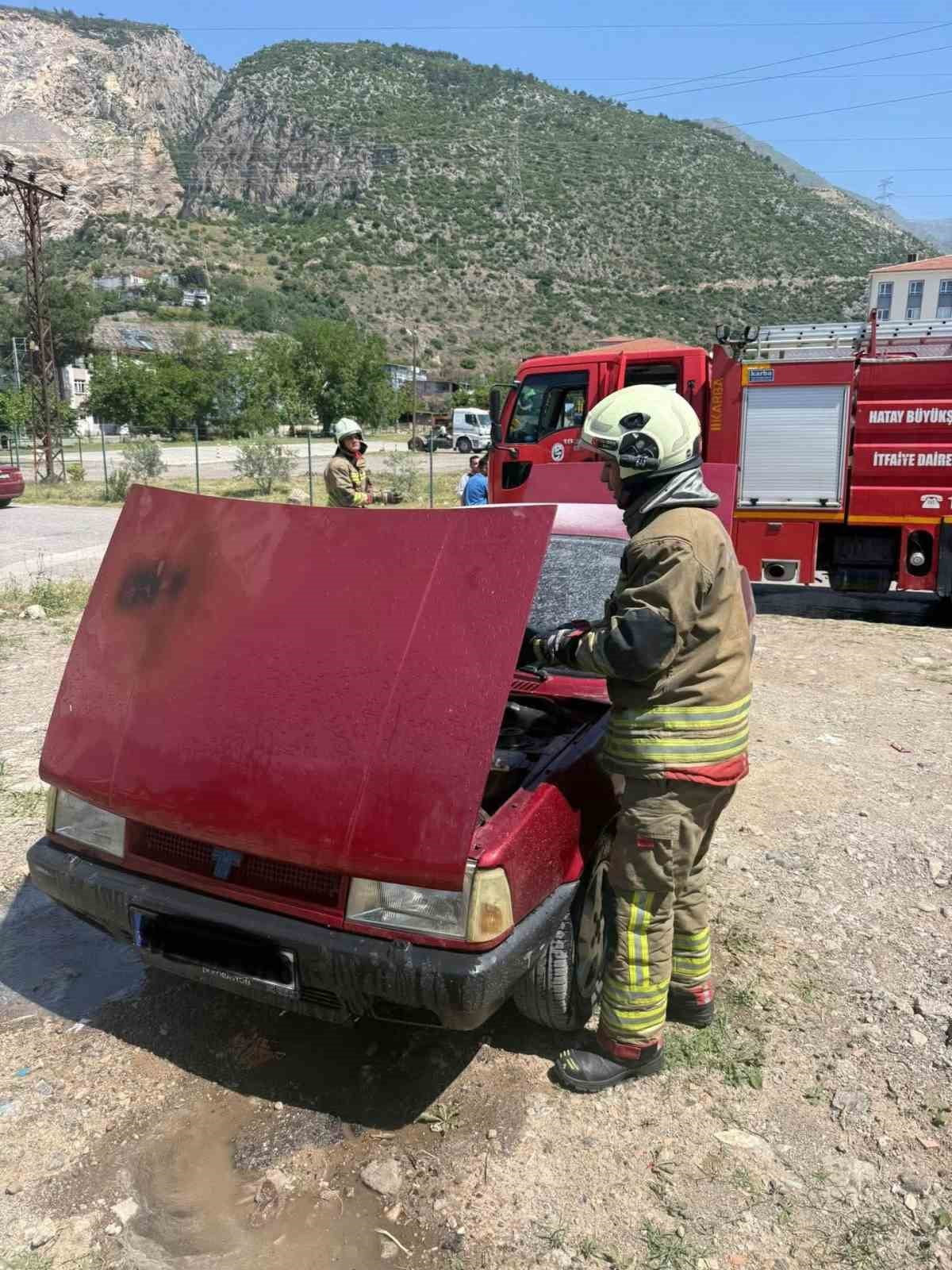 ASA İSKENDERUN'DA ARAÇ YANGINI (FOTOĞRAFLI) CEMAL KILINÇ HATAY (İHA) - HATAY’DA SEYİR HALİNDEYKEN...
